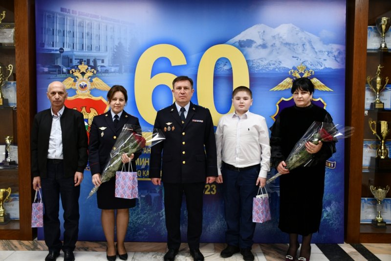 Заместитель министра ВД по КБР Олег Попов вручил награды участникам фотоконкурса «Следствие глазами общества»