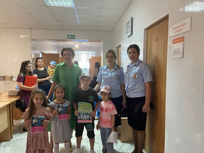 Полицейские и общественники Кабардино-Балкарии организовали тренинги по ПДД для посетителей поликлиник