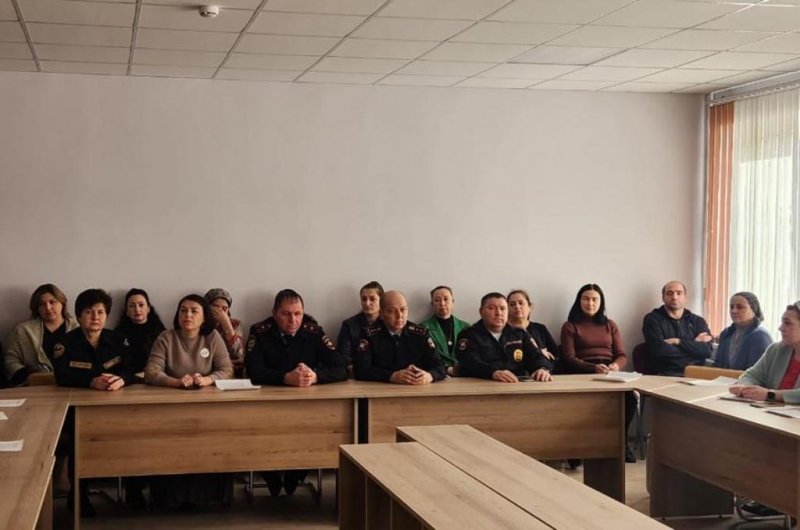 Полицейские Кабардино-Балкарии и общественники провели общешкольное родительское собрание на тему детской дорожной безопасности