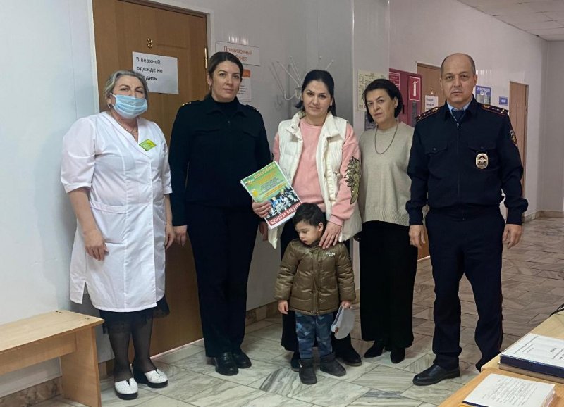 Полицейские и общественники Кабардино-Балкарии организовали в детской поликлинике тренинги по ПДД «Рецепт безопасности»